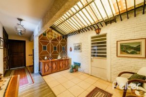 Casa à venda com 365m², 4 dormitórios, 3 suítes, 4 vagas, no bairro Vila Assunção em Porto Alegre