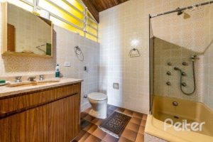 Casa à venda com 365m², 4 dormitórios, 3 suítes, 4 vagas, no bairro Vila Assunção em Porto Alegre