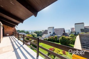 Casa à venda com 365m², 4 dormitórios, 3 suítes, 4 vagas, no bairro Vila Assunção em Porto Alegre