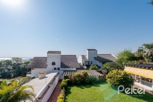 Casa à venda com 365m², 4 dormitórios, 3 suítes, 4 vagas, no bairro Vila Assunção em Porto Alegre