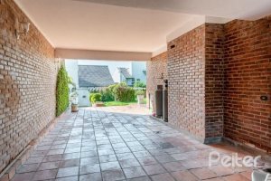 Casa à venda com 365m², 4 dormitórios, 3 suítes, 4 vagas, no bairro Vila Assunção em Porto Alegre