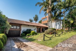 Casa à venda com 365m², 4 dormitórios, 3 suítes, 4 vagas, no bairro Vila Assunção em Porto Alegre
