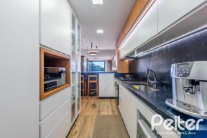 Cobertura à venda com 196m², 3 dormitórios, 1 suíte, 2 vagas, no bairro Tristeza em Porto Alegre