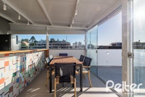 Cobertura à venda com 196m², 3 dormitórios, 1 suíte, 2 vagas, no bairro Tristeza em Porto Alegre