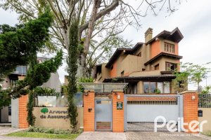 Casa em Condomínio à venda com 273m², 3 dormitórios, 3 suítes, 3 vagas, no bairro Vila Assunção em Porto Alegre