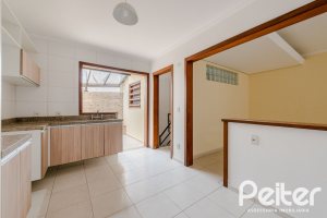 Casa em Condomínio à venda com 273m², 3 dormitórios, 3 suítes, 3 vagas, no bairro Vila Assunção em Porto Alegre