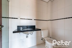 Casa em Condomínio à venda com 273m², 3 dormitórios, 3 suítes, 3 vagas, no bairro Vila Assunção em Porto Alegre