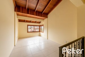 Casa em Condomínio à venda com 273m², 3 dormitórios, 3 suítes, 3 vagas, no bairro Vila Assunção em Porto Alegre