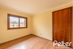 Casa em Condomínio à venda com 273m², 3 dormitórios, 3 suítes, 3 vagas, no bairro Vila Assunção em Porto Alegre