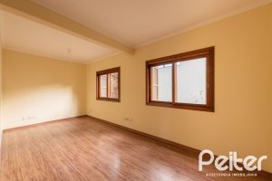 Casa em Condomínio à venda com 273m², 3 dormitórios, 3 suítes, 3 vagas, no bairro Vila Assunção em Porto Alegre