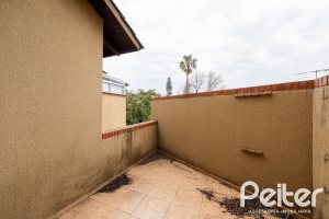 Casa em Condomínio à venda com 273m², 3 dormitórios, 3 suítes, 3 vagas, no bairro Vila Assunção em Porto Alegre