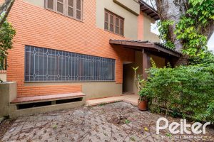 Casa em Condomínio à venda com 273m², 3 dormitórios, 3 suítes, 3 vagas, no bairro Vila Assunção em Porto Alegre