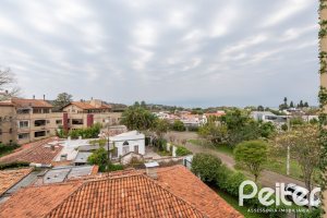 Casa em Condomínio à venda com 273m², 3 dormitórios, 3 suítes, 3 vagas, no bairro Vila Assunção em Porto Alegre