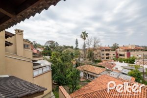 Casa em Condomínio à venda com 273m², 3 dormitórios, 3 suítes, 3 vagas, no bairro Vila Assunção em Porto Alegre