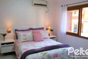 Casa em Condomínio à venda com 148m², 3 dormitórios, 1 suíte, 2 vagas, no bairro Guarujá em Porto Alegre