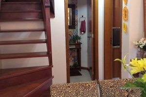 Casa em Condomínio à venda com 148m², 3 dormitórios, 1 suíte, 2 vagas, no bairro Guarujá em Porto Alegre