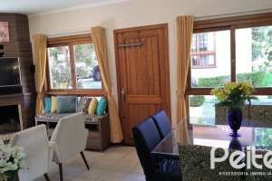 Casa em Condomínio à venda com 148m², 3 dormitórios, 1 suíte, 2 vagas, no bairro Guarujá em Porto Alegre