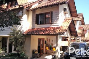 Casa em Condomínio à venda com 148m², 3 dormitórios, 1 suíte, 2 vagas, no bairro Guarujá em Porto Alegre