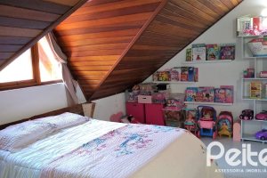 Casa em Condomínio à venda com 148m², 3 dormitórios, 1 suíte, 2 vagas, no bairro Guarujá em Porto Alegre