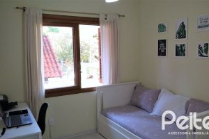 Casa em Condomínio à venda com 148m², 3 dormitórios, 1 suíte, 2 vagas, no bairro Guarujá em Porto Alegre