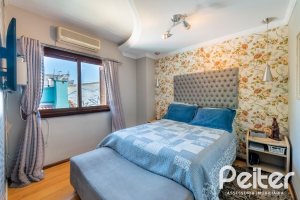 Casa em Condomínio à venda com 233m², 3 dormitórios, 1 suíte, 5 vagas, no bairro Ipanema em Porto Alegre