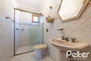 Casa em Condomínio à venda com 233m², 3 dormitórios, 1 suíte, 5 vagas, no bairro Ipanema em Porto Alegre