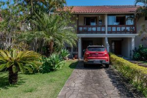 Casa em Condomínio à venda com 233m², 3 dormitórios, 1 suíte, 5 vagas, no bairro Ipanema em Porto Alegre