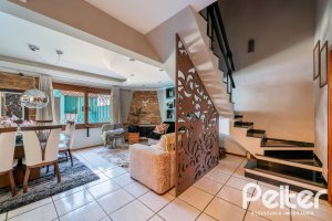 Casa em Condomínio à venda com 233m², 3 dormitórios, 1 suíte, 5 vagas, no bairro Ipanema em Porto Alegre