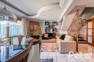 Casa em Condomínio à venda com 233m², 3 dormitórios, 1 suíte, 5 vagas, no bairro Ipanema em Porto Alegre