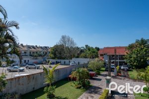 Casa em Condomínio à venda com 233m², 3 dormitórios, 1 suíte, 5 vagas, no bairro Ipanema em Porto Alegre