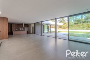 Casa em Condomínio à venda com 434m², 4 dormitórios, 4 suítes, 6 vagas, no bairro Terra Ville em PORTO ALEGRE