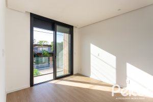 Casa em Condomínio à venda com 434m², 4 dormitórios, 4 suítes, 6 vagas, no bairro Terra Ville em PORTO ALEGRE