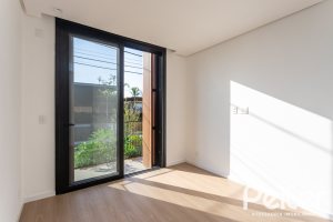 Casa em Condomínio à venda com 434m², 4 dormitórios, 4 suítes, 6 vagas, no bairro Terra Ville em PORTO ALEGRE