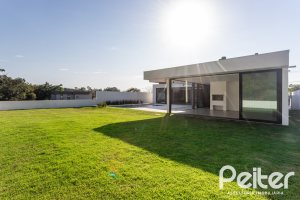 Casa em Condomínio à venda com 434m², 4 dormitórios, 4 suítes, 6 vagas, no bairro Terra Ville em PORTO ALEGRE