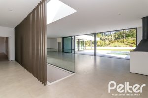 Casa em Condomínio à venda com 434m², 4 dormitórios, 4 suítes, 6 vagas, no bairro Terra Ville em PORTO ALEGRE