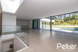 Casa em Condomínio à venda com 434m², 4 dormitórios, 4 suítes, 6 vagas, no bairro Terra Ville em PORTO ALEGRE