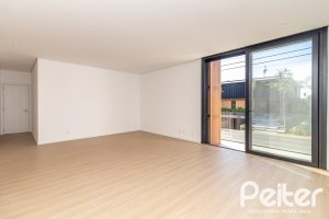 Casa em Condomínio à venda com 434m², 4 dormitórios, 4 suítes, 6 vagas, no bairro Terra Ville em PORTO ALEGRE