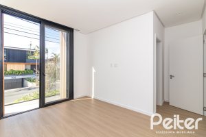 Casa em Condomínio à venda com 434m², 4 dormitórios, 4 suítes, 6 vagas, no bairro Terra Ville em PORTO ALEGRE