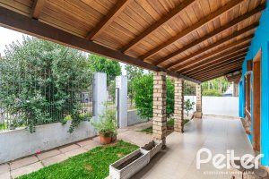 Casa à venda com 160m², 3 dormitórios, 1 suíte, 4 vagas, no bairro Ipanema / Imperial Parque em Porto Alegre