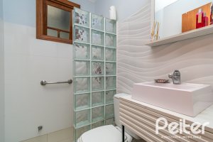 Casa à venda com 160m², 3 dormitórios, 1 suíte, 4 vagas, no bairro Ipanema / Imperial Parque em Porto Alegre