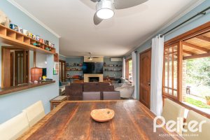 Casa à venda com 160m², 3 dormitórios, 1 suíte, 4 vagas, no bairro Ipanema / Imperial Parque em Porto Alegre