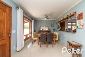 Casa à venda com 160m², 3 dormitórios, 1 suíte, 4 vagas, no bairro Ipanema / Imperial Parque em Porto Alegre