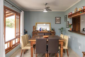 Casa à venda com 160m², 3 dormitórios, 1 suíte, 4 vagas, no bairro Ipanema / Imperial Parque em Porto Alegre