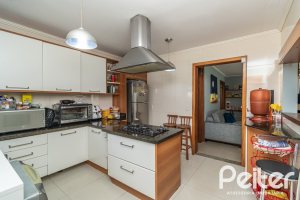 Casa à venda com 160m², 3 dormitórios, 1 suíte, 4 vagas, no bairro Ipanema / Imperial Parque em Porto Alegre