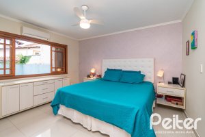 Casa à venda com 160m², 3 dormitórios, 1 suíte, 4 vagas, no bairro Ipanema / Imperial Parque em Porto Alegre