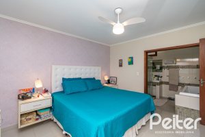 Casa à venda com 160m², 3 dormitórios, 1 suíte, 4 vagas, no bairro Ipanema / Imperial Parque em Porto Alegre