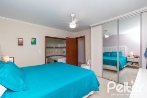 Casa à venda com 160m², 3 dormitórios, 1 suíte, 4 vagas, no bairro Ipanema / Imperial Parque em Porto Alegre