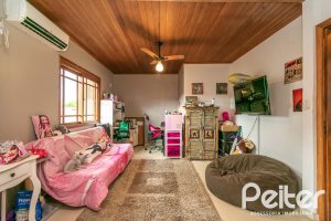 Casa à venda com 160m², 3 dormitórios, 1 suíte, 4 vagas, no bairro Ipanema / Imperial Parque em Porto Alegre