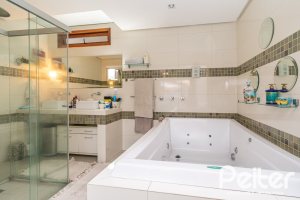 Casa à venda com 160m², 3 dormitórios, 1 suíte, 4 vagas, no bairro Ipanema / Imperial Parque em Porto Alegre