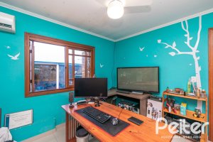 Casa à venda com 160m², 3 dormitórios, 1 suíte, 4 vagas, no bairro Ipanema / Imperial Parque em Porto Alegre